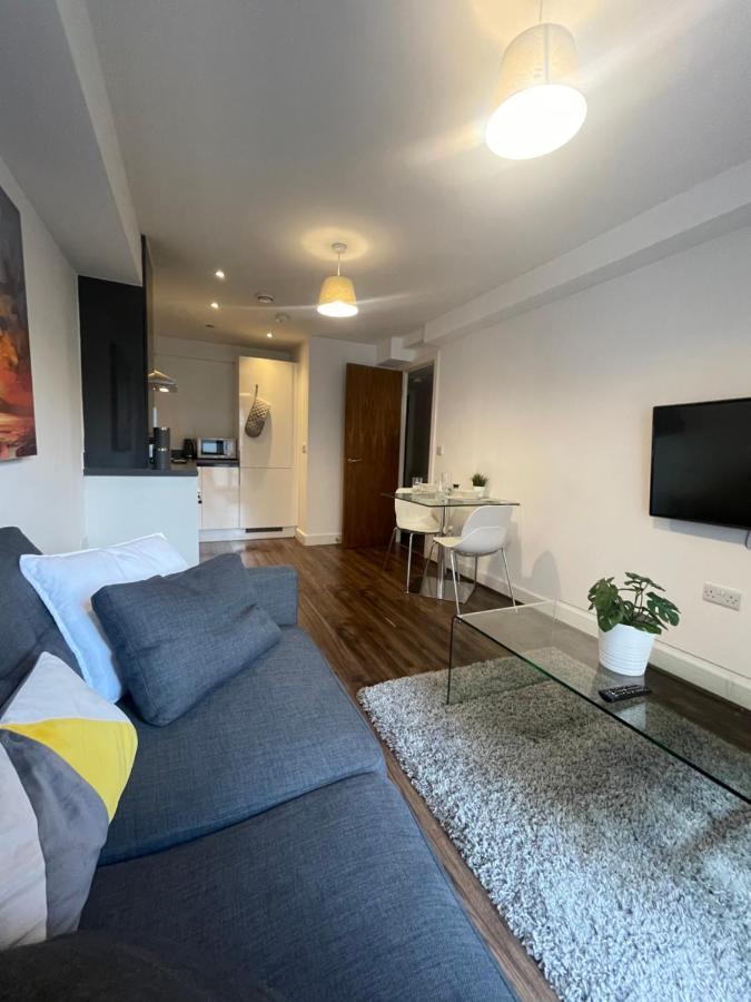 Modern Spacious 1 Bed Flat In Birmingham City Centre With Free Parking, Fast Free Wifi And Netflix Exterior photo